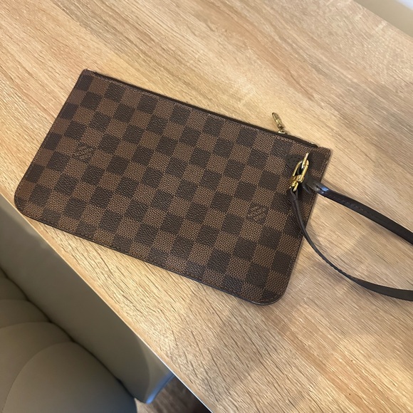 Louis Vuitton Neverfull Wristlet Wallet - Picture 4 of 6